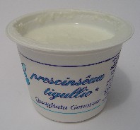 Der Prescinsêua ist ein quarkartiger, säuerlich schmeckemder Frischkäse.