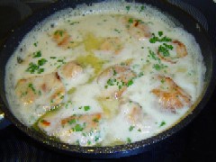 Tacchino al Gorgonzola ist sowohl schmackhaft als auch einfach und schnell zubereitet.